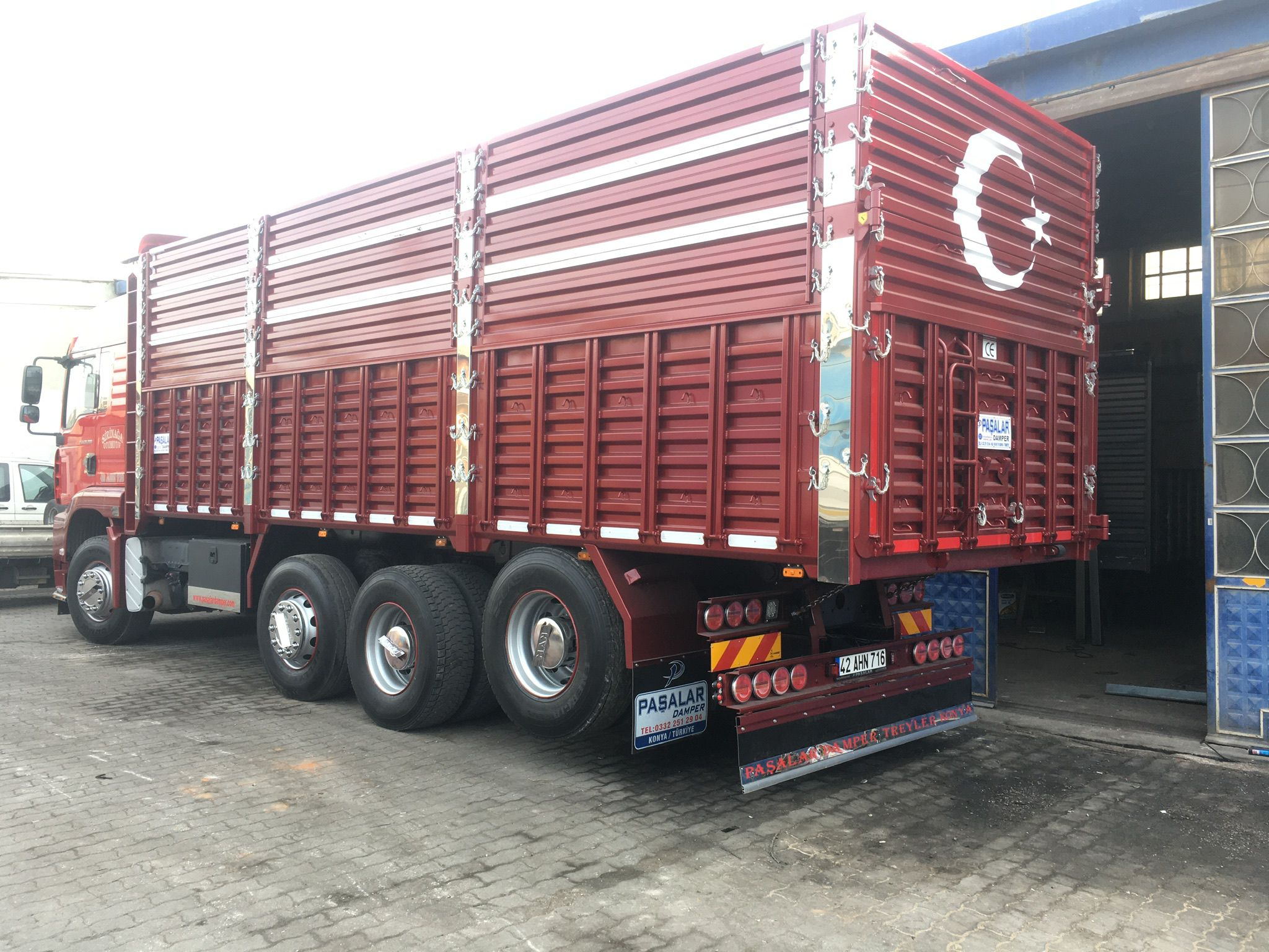 Araç Üstü Kapaklı